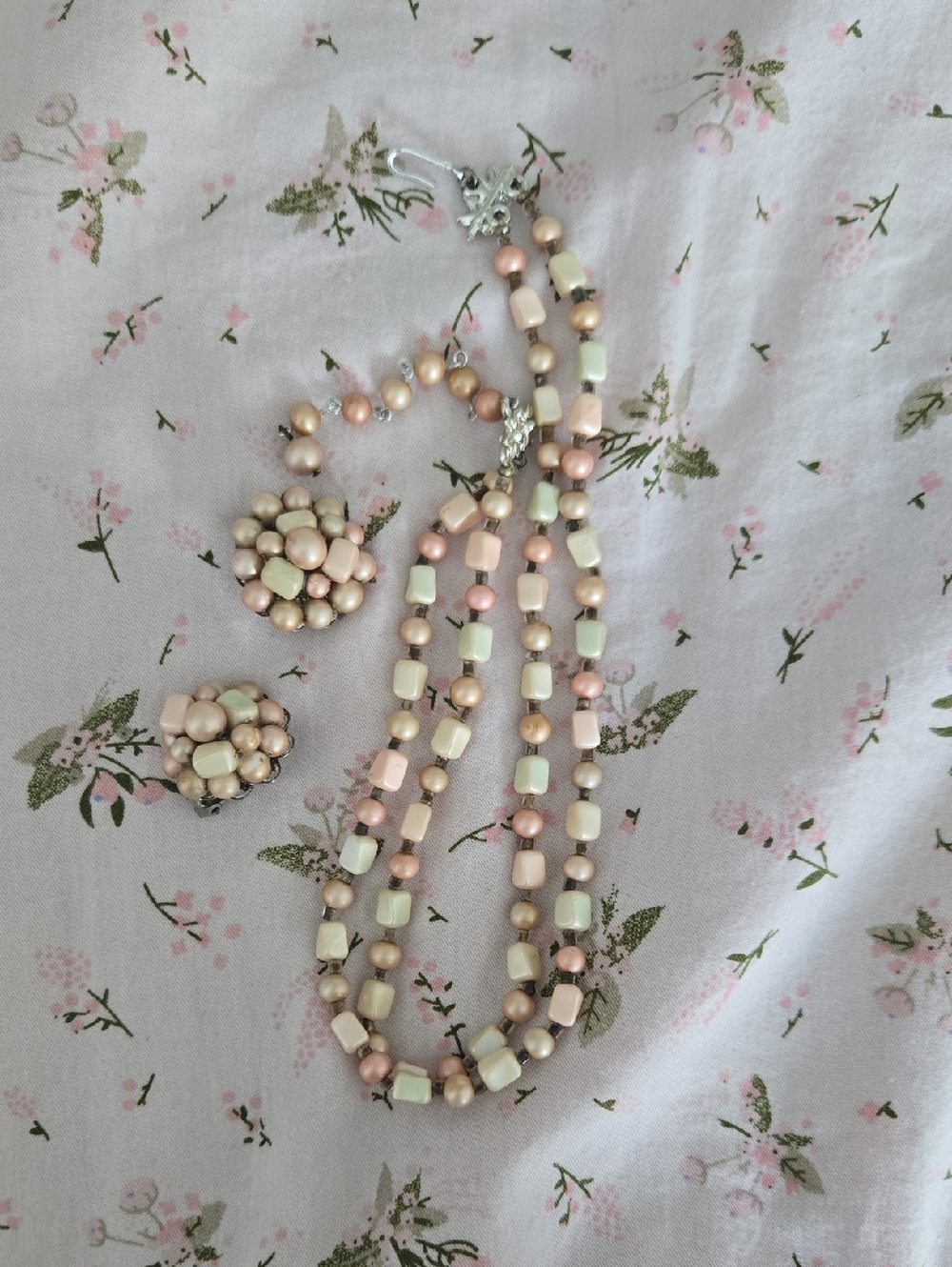 Vintage-Inspired Pastel Beaded Necklace and Clip Earrings Set